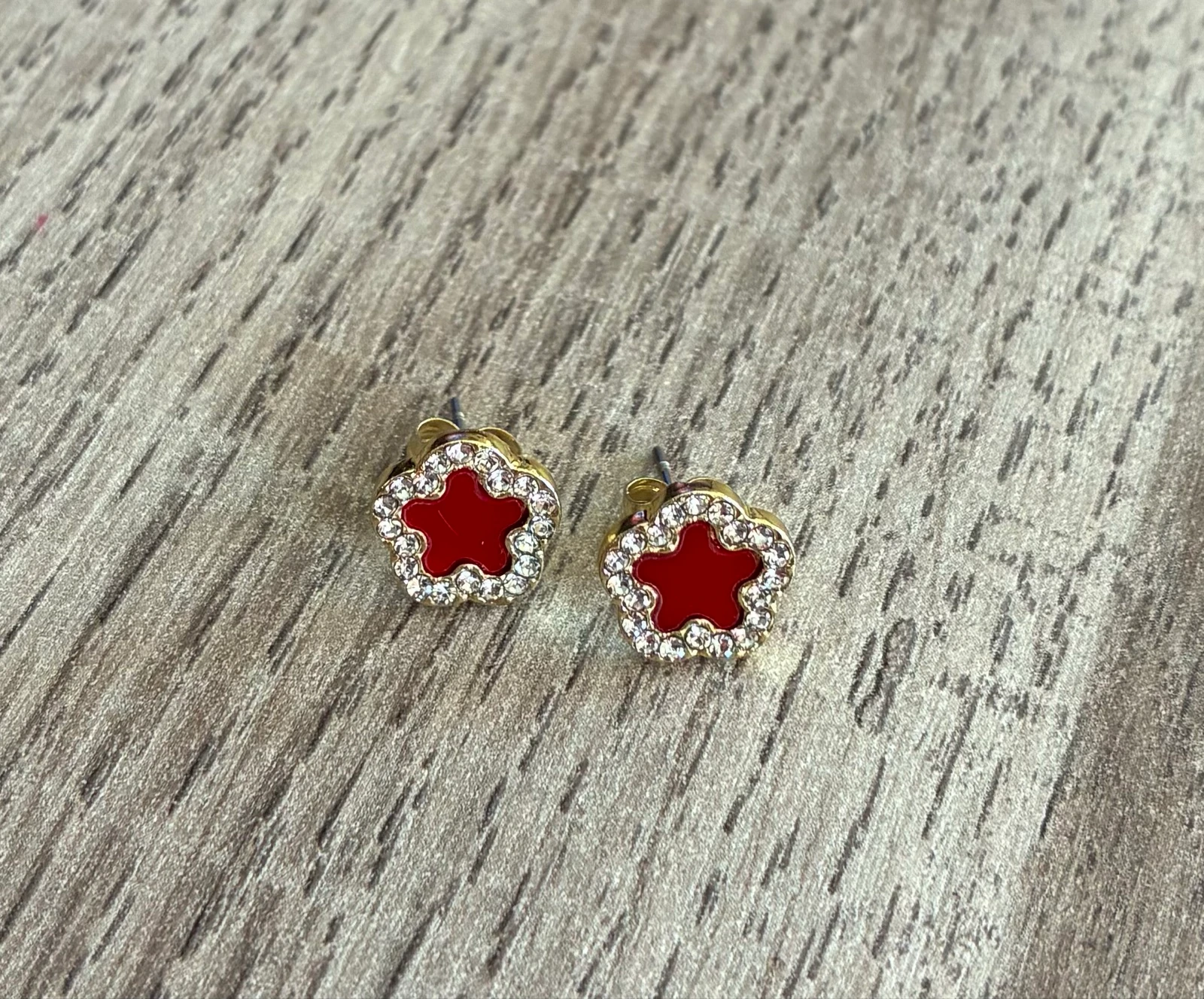 Boucles d’oreilles, fleurs rouges avec